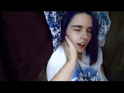 ❤️ Fannt meng Schwëster am Kleederschaf an huet hatt gehollef ❤ Anal Video bei eis ❌️